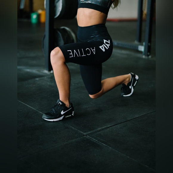 ZYIA Pants - Zyia Black Metallic ZYIA Light n Tight Hustle Shorts 10" Size XXL
